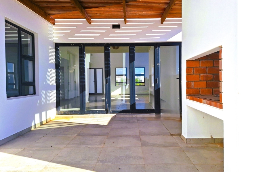 3 Bedroom Property for Sale in Brittania Beach Estate Western Cape